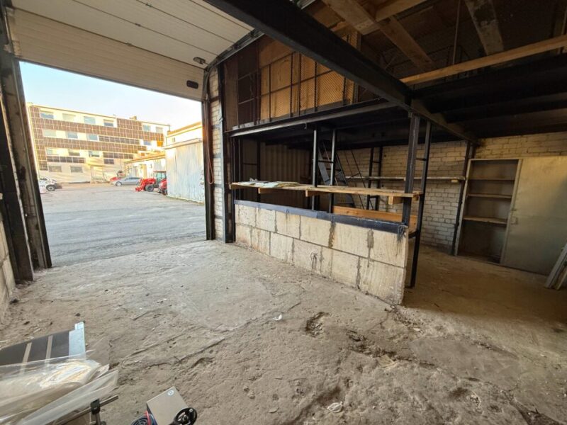 Self-Storage Company in Männiku tee 104b, Tallinn, Eesti